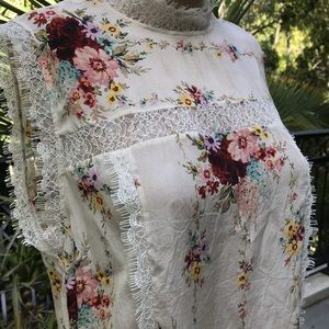 Fabulous Alice & Olivia 100% silk blouse. Crème with burst of florals. Beautiful